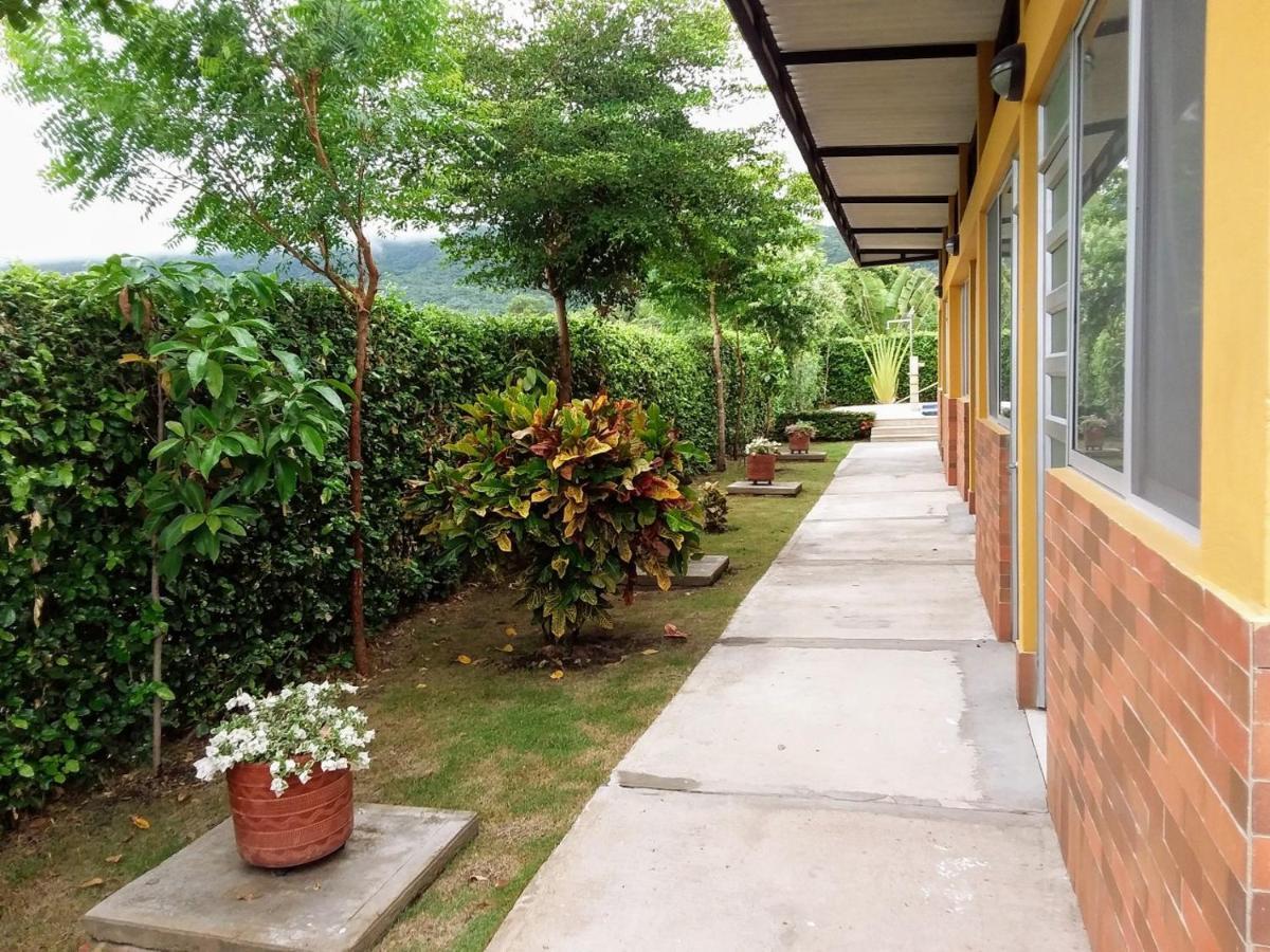 C&H Casa Campestre El Oasis Ricaurte Girardot Bed & Breakfast Ngoại thất bức ảnh